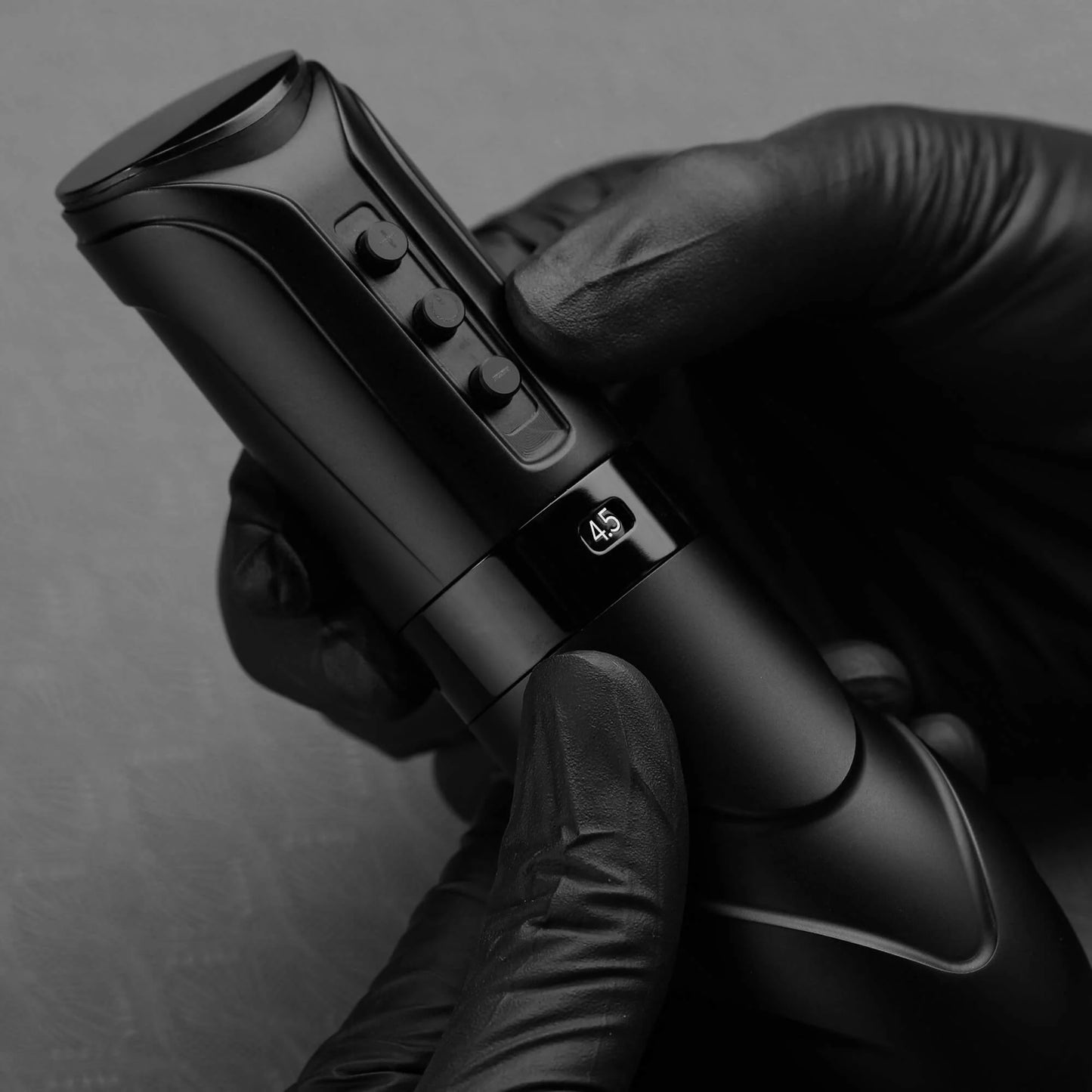 CNC KRONOS Wireless Tattoo Machine– 1900 mAh Battery, USB-C Rapid Charge, 4–12 V Adjustable & 7 Stroke